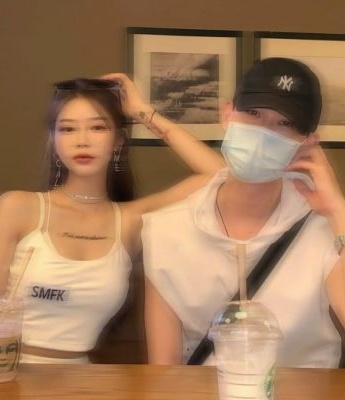 Happy and sultry Hong Kong style couple avatars
