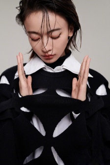 Wu Jinyan's charming and sexy photo with modern wet hair