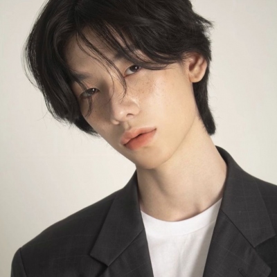 Cool, small and fresh boy’s WeChat avatar