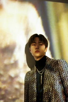 Wang Yibo handsome photo pictures