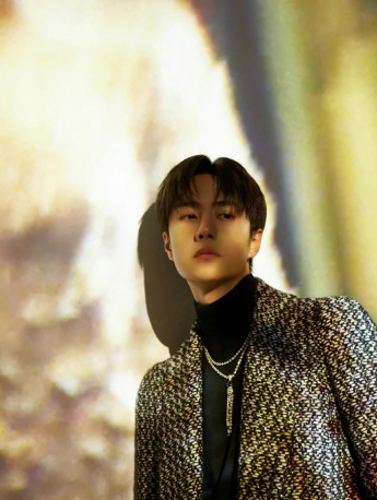 王一博俊朗帅气写真图片