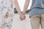 Couple holding hands picture material HD wallpaper