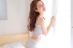 大膽美女吊帶美腿性感誘惑寫真