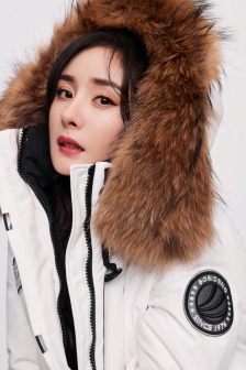 Yang Mi down jacket endorsement poster picture