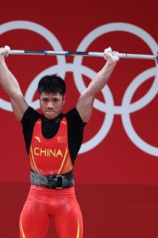 Li Fabin wins gold medal in men's 61kg weightlifting class