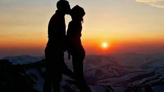 Chinese Valentine's Day couple portrait silhouette picture desktop wallpaper