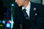 Han Geng elegant and handsome photo in British style suit