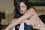 Yang Mi's charming and sexy photos in bright and colorful hot girl skirts
