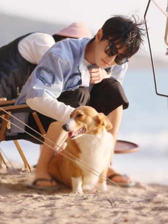 Wang Junkai《happens to be a teenager》pictures