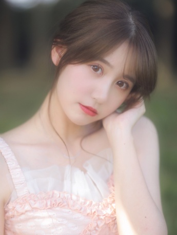 美女網紅一栗小莎子唯美性感寫真