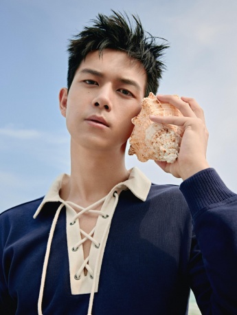 Li Xian's refreshing and handsome photos at the beach