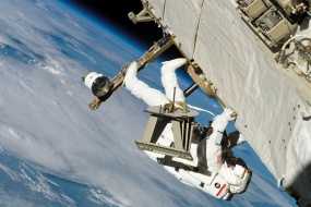 宇航員圖片高清電腦壁紙