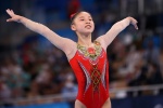 Guan Chenchen wins gold medal on women's balance beam