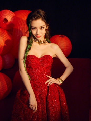 Angelababy sexy photo in red super short cheongsam