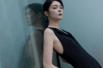Fu Jing's charming and sexy photo of deep V jumpsuit
