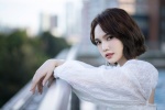 Rainie Yang elegant and sexy photo in white gauze skirt