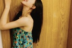 Zhao Lusi's sweet photo of green tube top with floral top