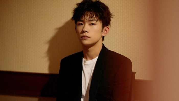 帥哥易烊千璽電腦桌麵壁紙