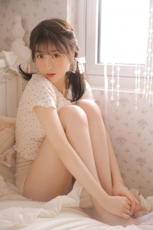 萝莉美女白皙修长美腿诱惑写真