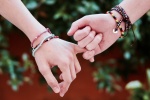 Couple holding hands picture material HD wallpaper