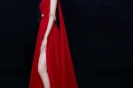 Guan Xiaotong's sexy photo with slit red dress