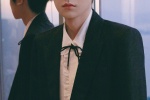 Wang Yuan handsome photo in black dark pattern suit