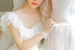 优雅白色婚纱裙美女唯美写真图片