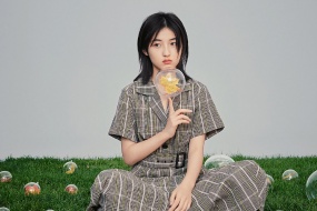 Beauty star Zhang Zifeng computer desktop wallpaper