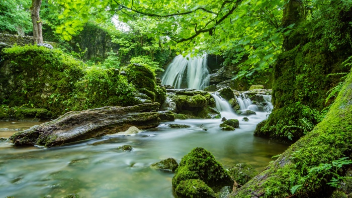 高清瀑布风景图片桌面壁纸