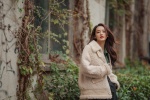 Photos of Li Qin's elegant temperament on the streets in early winter
