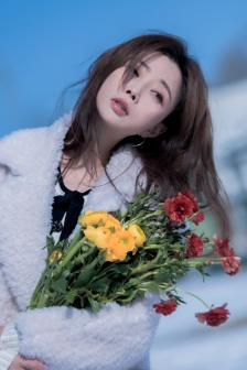 殷桃雪地氣氛感唯美迷人寫真