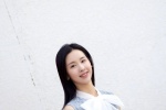 Chen Duling's gentle and sweet photo in gray dress