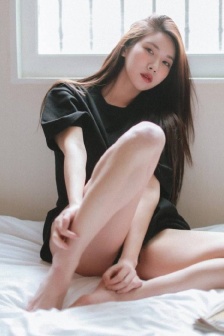 性感长腿美女妩媚诱惑写真图片