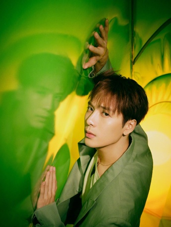 Wang Jiaer COSMO cover photo pictures