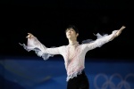 羽生結弦親吻冰麵電腦壁紙