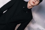 刘昊然黑色西服儒雅帅气写真