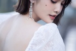 Rainie Yang elegant and sexy photo in white gauze skirt