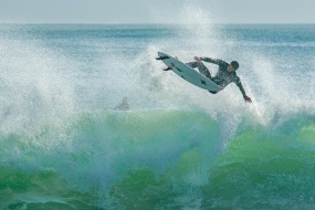 Sea surfing picture material HD desktop wallpaper