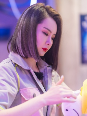 Qi Weijingqi's secret night pictures