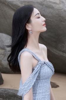 Tong Liya's sexy pictures at the 34th Golden Rooster Awards