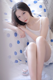 妖嬈長髮美女白淨性感美腿寫真