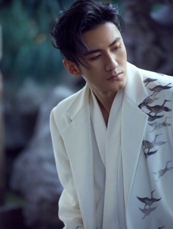 Handsome guy Xiao Shunyao's handsome photo with Chinese style