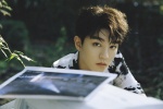Wang Junkai handsome photo in black and white printed shirt