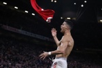 Cristiano Ronaldo strips off and shows off his muscles to celebrate after scoring a goal, very clear and beautiful pictures