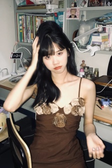 井川里予曲面屏手机壁纸