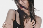 Song Yanfei's elegant long hair sexy magazine photo