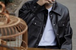 Li Yifeng's lazy and handsome photo in black leather jacket