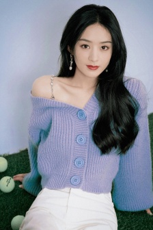 Zhao Liying charming and sexy photo in off-shoulder sweater