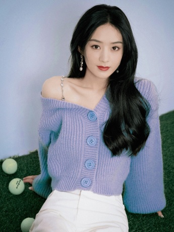Zhao Liying charming and sexy photo in off-shoulder sweater