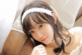 一字肩美女性感寫真桌麵壁紙